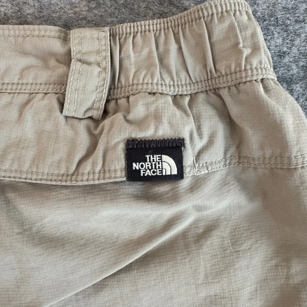 The North Face XL 10in Khaki Tan Nylon Ripstop Cargo Hiking Men's Shorts